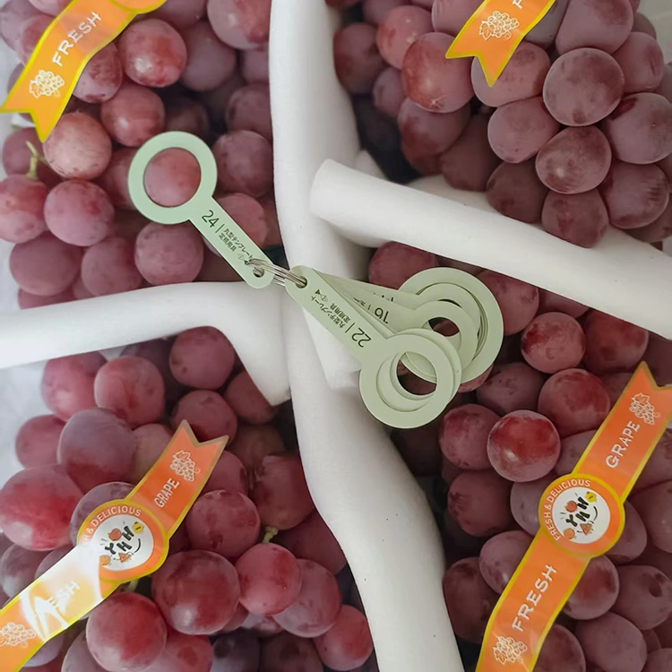 Yakasarudzwa Farm Fresh Red Globe Grapes